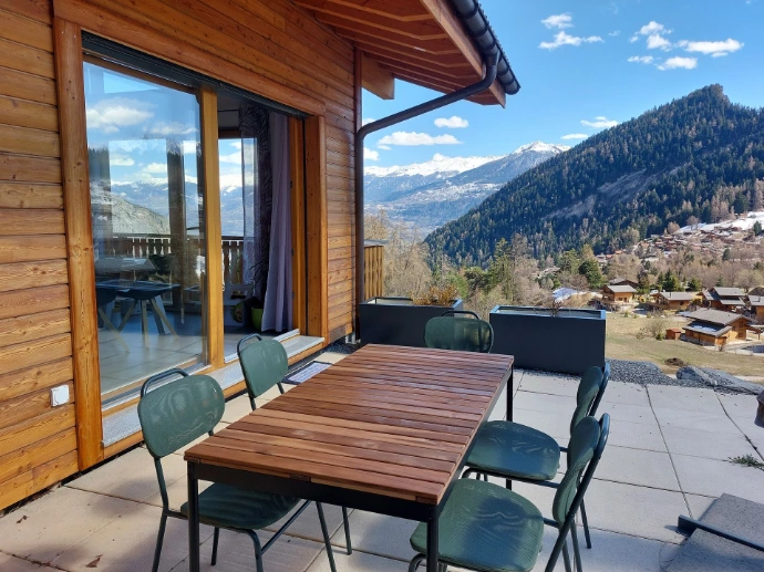 Terrase avec vue sur la plaine du Rhône