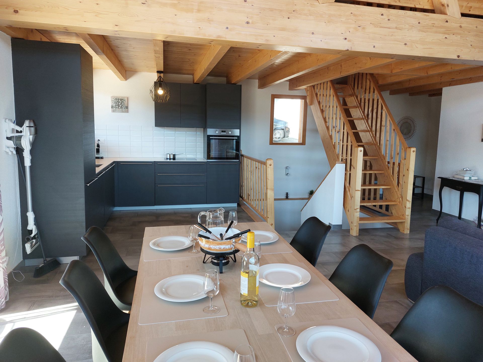 Salle à manger et cuisine du chalet